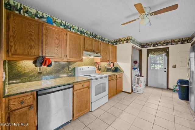 495 Highway 172, Hubert, NC 28539