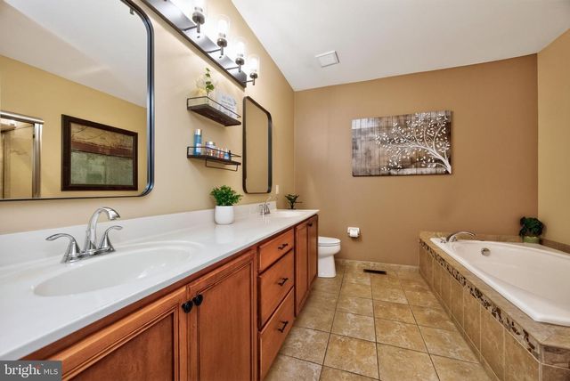 2232 PEMBROKE LN, Chester Springs, PA 19425