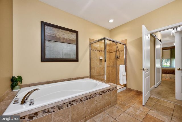 2232 PEMBROKE LN, Chester Springs, PA 19425