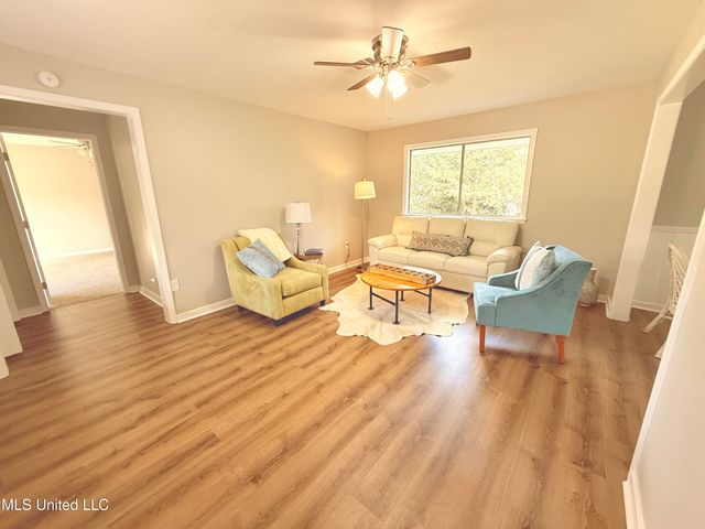 250 Maxine Circle, Pearl, MS 39208