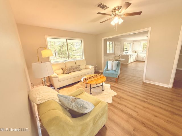 250 Maxine Circle, Pearl, MS 39208