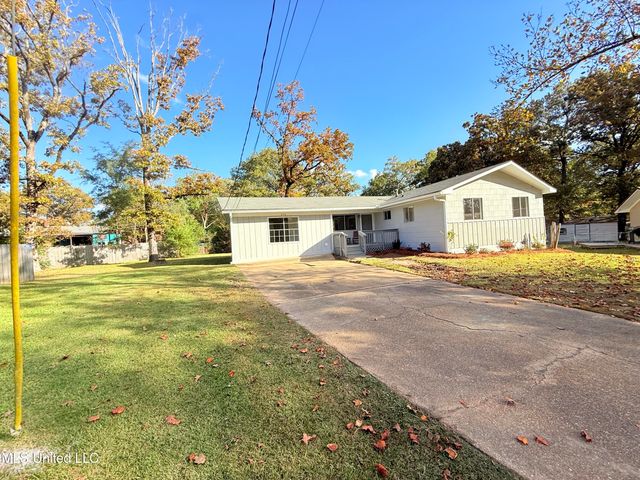 250 Maxine Circle, Pearl, MS 39208