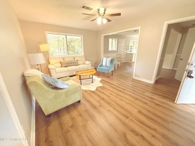 250 Maxine Circle, Pearl, MS 39208