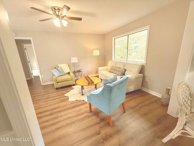 250 Maxine Circle, Pearl, MS 39208