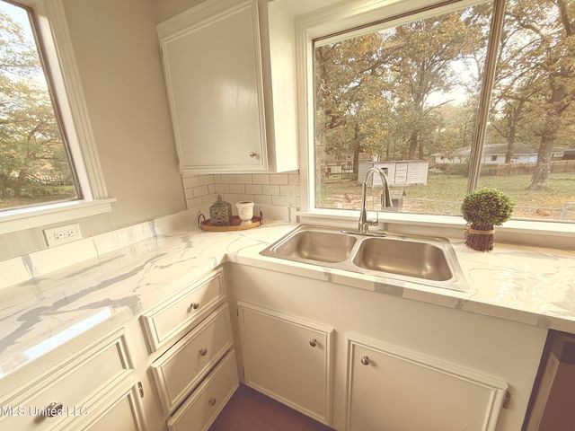 250 Maxine Circle, Pearl, MS 39208