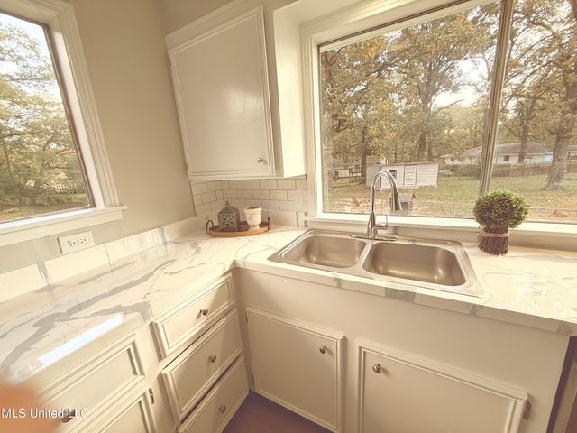 250 Maxine Circle, Pearl, MS 39208