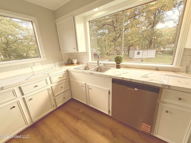 250 Maxine Circle, Pearl, MS 39208