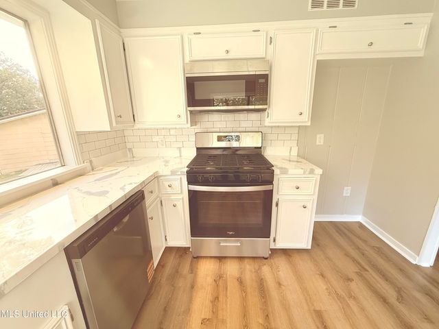 250 Maxine Circle, Pearl, MS 39208