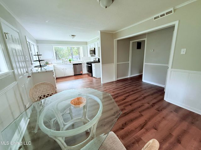 250 Maxine Circle, Pearl, MS 39208