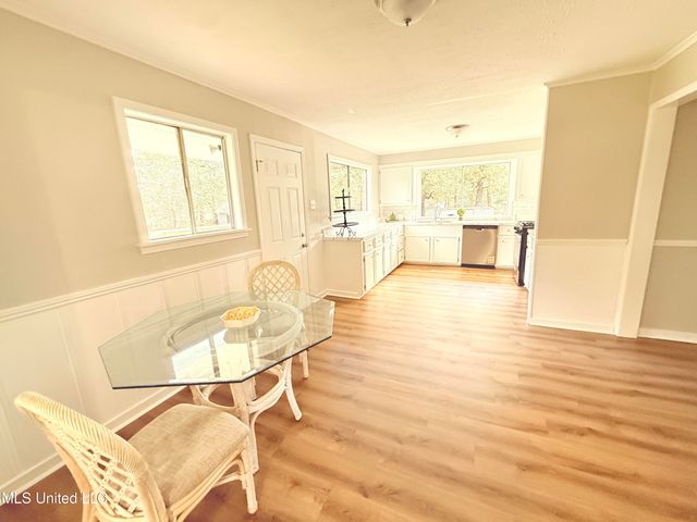 250 Maxine Circle, Pearl, MS 39208