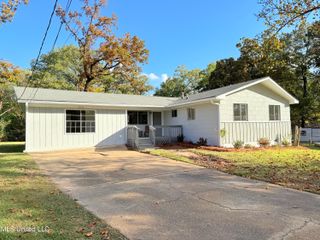 250 Maxine Circle, Pearl, MS 39208