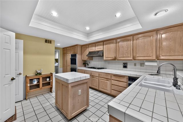 43 Seabrook Cove, Newport Beach, CA 92660