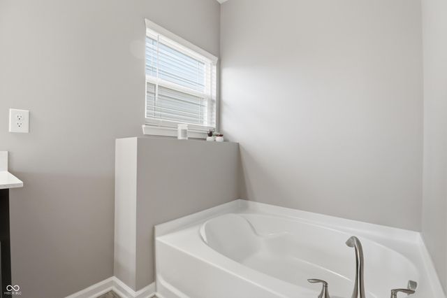275 Carrick Glen Boulevard, Pendleton, IN 46064