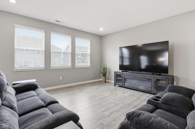 275 Carrick Glen Boulevard, Pendleton, IN 46064
