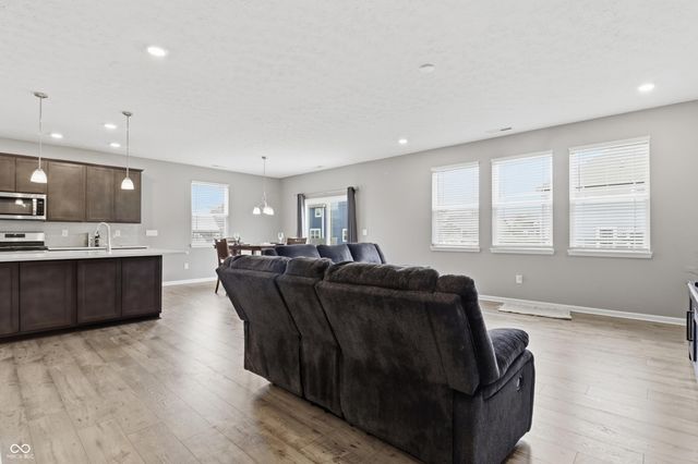 275 Carrick Glen Boulevard, Pendleton, IN 46064