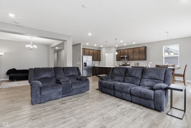 275 Carrick Glen Boulevard, Pendleton, IN 46064