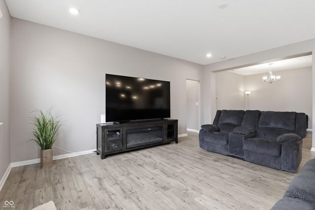 275 Carrick Glen Boulevard, Pendleton, IN 46064