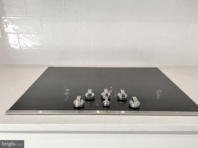 2176 GLACIER RD, Herndon, VA 20170