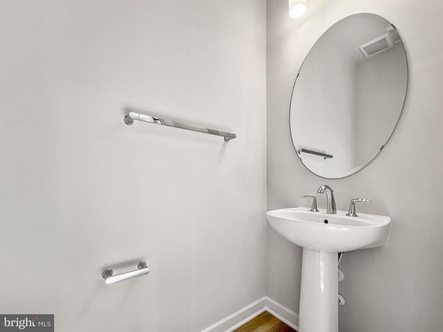 2176 GLACIER RD, Herndon, VA 20170