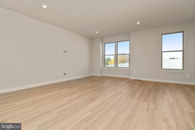 2176 GLACIER RD, Herndon, VA 20170