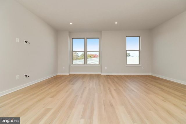 2176 GLACIER RD, Herndon, VA 20170