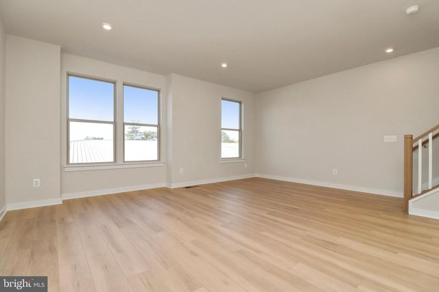 2176 GLACIER RD, Herndon, VA 20170