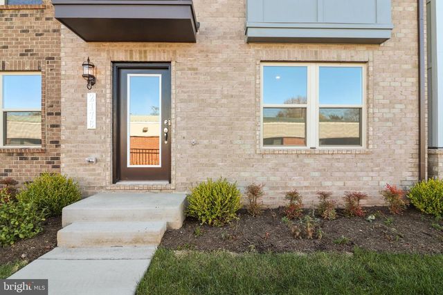 2176 GLACIER RD, Herndon, VA 20170