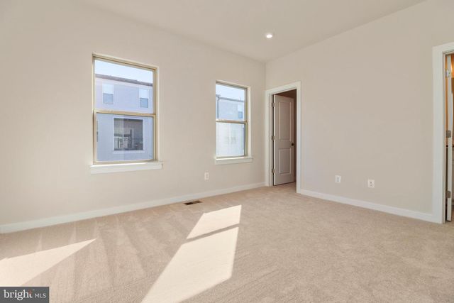 2176 GLACIER RD, Herndon, VA 20170