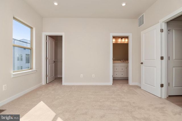 2176 GLACIER RD, Herndon, VA 20170