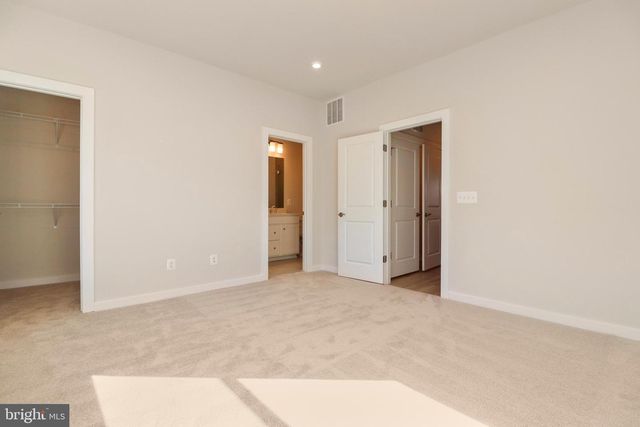 2176 GLACIER RD, Herndon, VA 20170