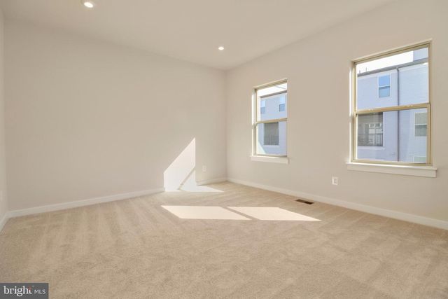 2176 GLACIER RD, Herndon, VA 20170