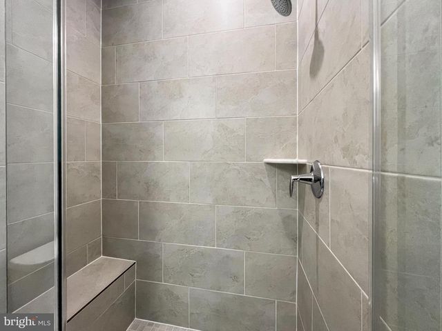 2176 GLACIER RD, Herndon, VA 20170