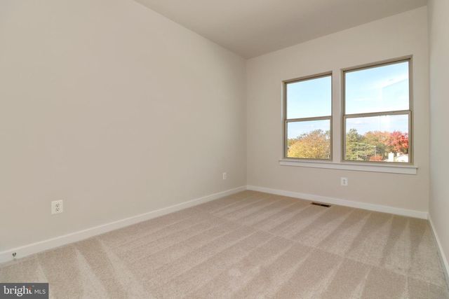 2176 GLACIER RD, Herndon, VA 20170