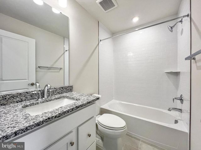 2176 GLACIER RD, Herndon, VA 20170