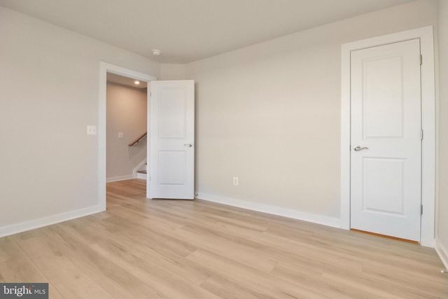 2176 GLACIER RD, Herndon, VA 20170