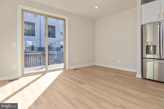 2176 GLACIER RD, Herndon, VA 20170