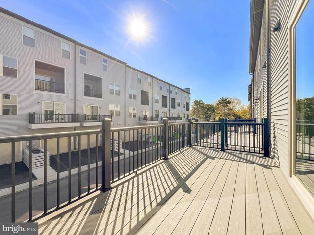 2176 GLACIER RD, Herndon, VA 20170