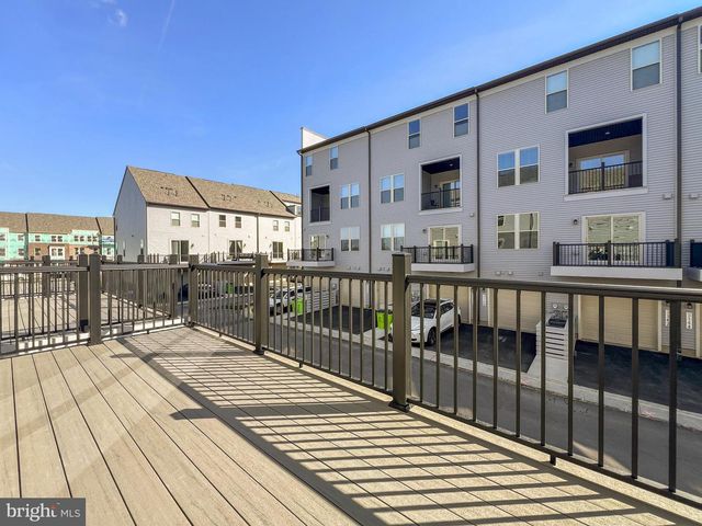 2176 GLACIER RD, Herndon, VA 20170