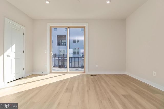 2176 GLACIER RD, Herndon, VA 20170