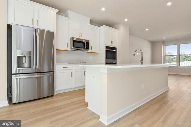 2176 GLACIER RD, Herndon, VA 20170