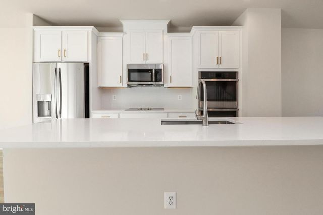 2176 GLACIER RD, Herndon, VA 20170