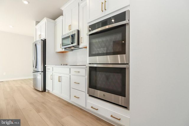 2176 GLACIER RD, Herndon, VA 20170