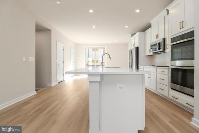 2176 GLACIER RD, Herndon, VA 20170