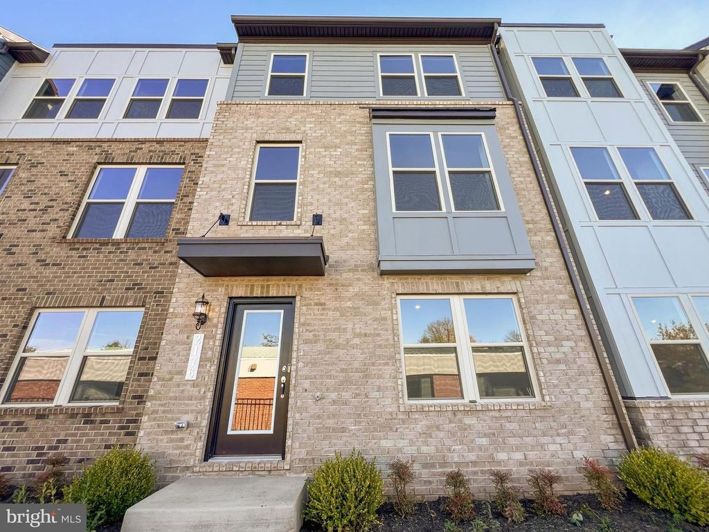 2176 GLACIER RD, Herndon, VA 20170