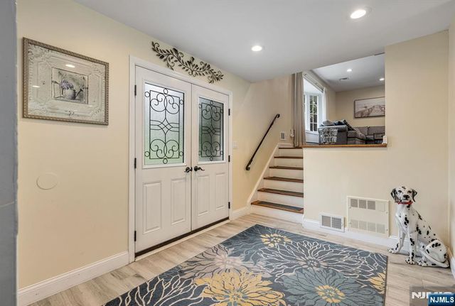 14 Aspen Court, Paramus, NJ 07652