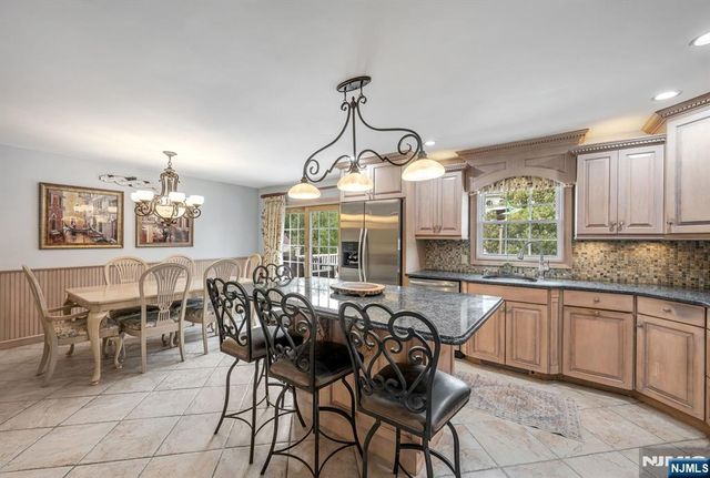 14 Aspen Court, Paramus, NJ 07652