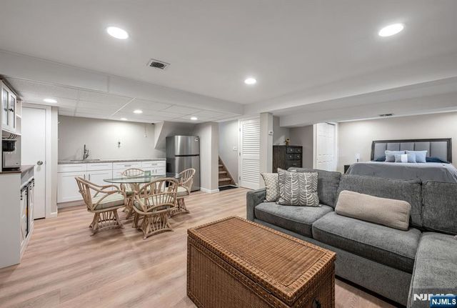 14 Aspen Court, Paramus, NJ 07652