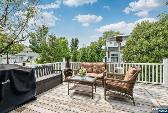 14 Aspen Court, Paramus, NJ 07652