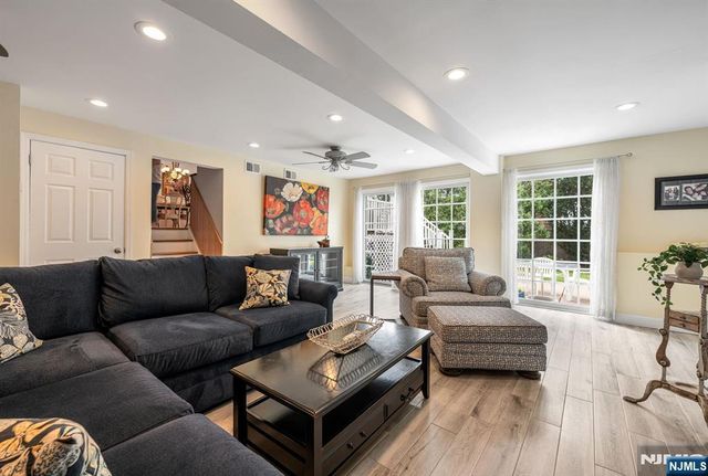 14 Aspen Court, Paramus, NJ 07652