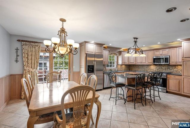 14 Aspen Court, Paramus, NJ 07652